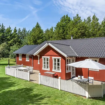 Ferienhaus Stunning In Blavand With Wifi